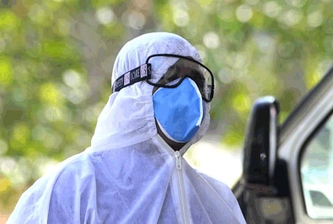 Three hours later the corona infected woman left the house