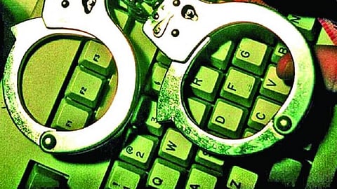 olx pune fraud fake defence man looted two men