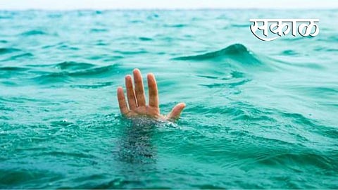 सात वर्षाच्या तुनजाने वडिलांना वाचवले; आजीसह भाऊ वाहून गेला