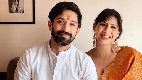bollywood actor vikrant massey tests positive for covid 19 goes into self quarantine
