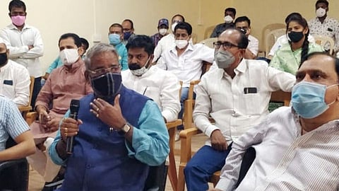 आंबेगाव तालुक्यातील कोरोना रोखण्यासाठी पोलिसांनी कठोर भूमिका घ्यावी : दिलीप वळसे पाटील