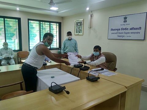 Akola News: Teachers Constituency Election; The candidate filled the application by removing the shirt