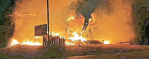 A huge fire broke out in a furniture showroom in Vita