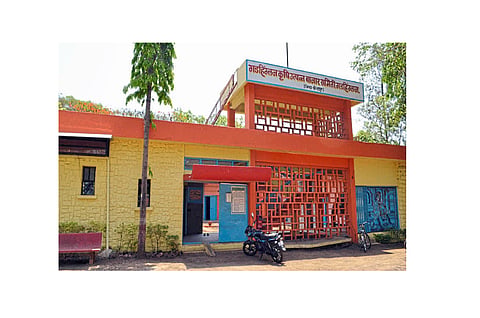 Tea, Snacks, Meals Closed To Directors At Gadhinglaj Market Committee Kolhapur Marathi News