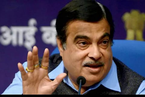 union minister nitin gadkari praised bacchu kadu for e rikshaw distribution to the physically disabled people in amravati