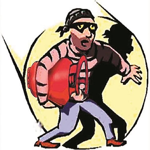 thife took cooking gas and two-wheelers