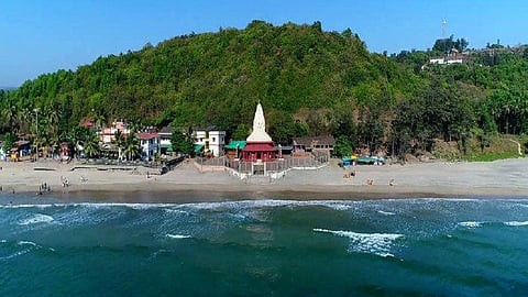 artificial port stand in ganpatipule ratnagiri to break stream of sea in ratnagiri