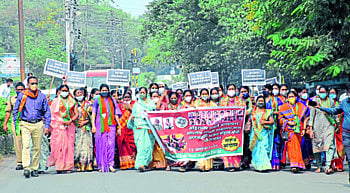 भाजप महिला मोर्चाचे जळगावमध्ये आक्रोश आंदोलन