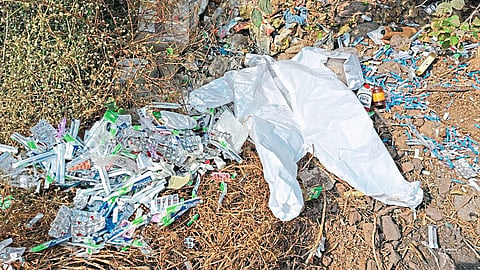 In Ichalkaranji Medical Waste In The Open Place Kolhapur Marathi News