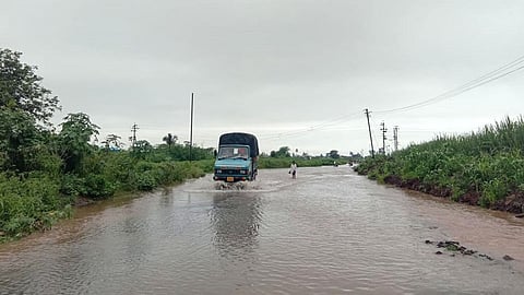 वादळी पावसाने दाणादाण; कऱ्हाडमध्ये घरांत, दुकानांत घुसले पाणी