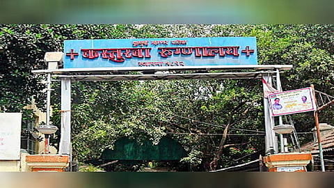 ... तासनतास प्रवास करून त्यांना यावं लागतंय कामावर!