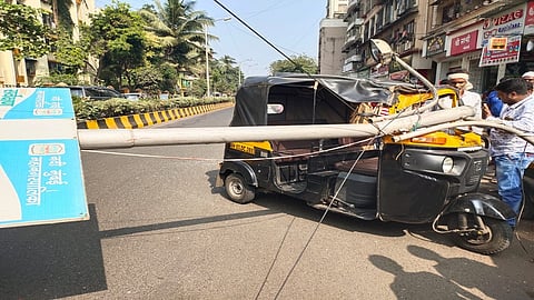 सावधान! नवी मुंबईत डोक्यावर पडतायत वीजेचे खांब