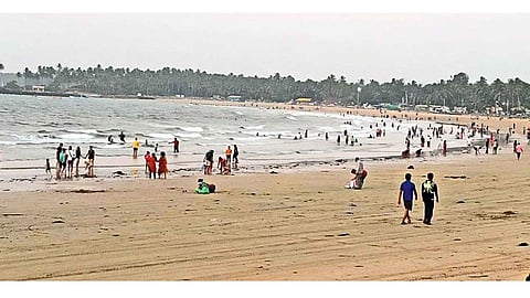 The coast is bounded by tourists due to the end of the year and Christmas holidays in malvan marathi news