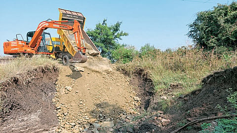 नेर कालव्याची दुरुस्ती युद्धपातळीवर; शेतकऱ्यांचे पाण्याअभावी टळणार नुकसान