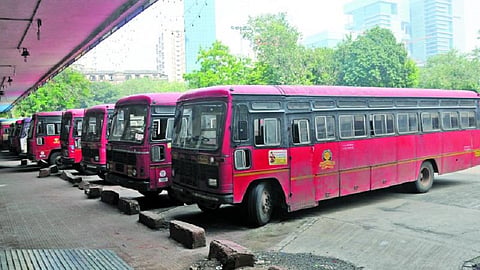 बसेसचं वेळापत्रक विस्कळीत झाल्याने प्रवाशांना मनस्ताप, ST स्थानकावरील चौकशी केंद्रे नॉट रीचेबल