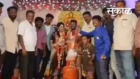 Amid soaring fuel prices Tamil Nadu couple receive petrol gas cylinder and onions as wedding gifts