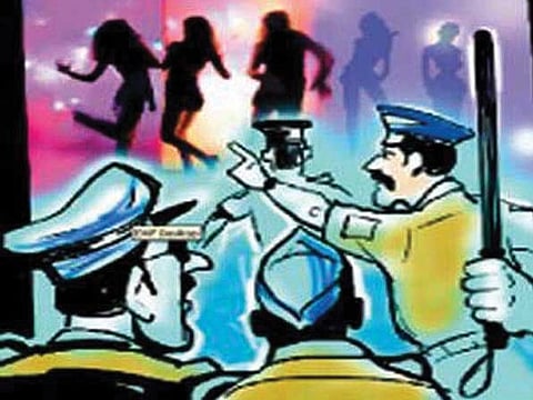 गेला डमी ग्राहक...दिला मिसकॉल...मग "हायप्रोफाइल' कुंटणखाना उद्ध्वस्त !