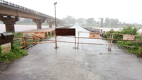 Old bridge closed to traffic at Ichalkaranji