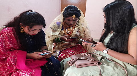 bride solved paper even in her marriage ceremony in yavatmal