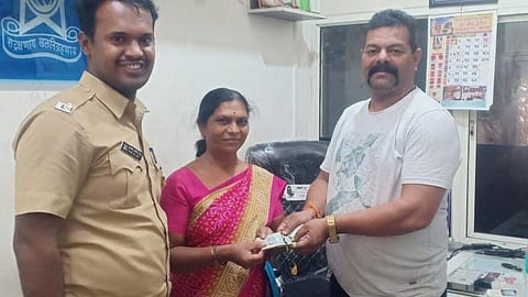 पाेलिस दादांच्या धावपळीने मिळाला लाख माेलाचा आनंद; विद्या निंबाळकरांना आनंदाश्रु