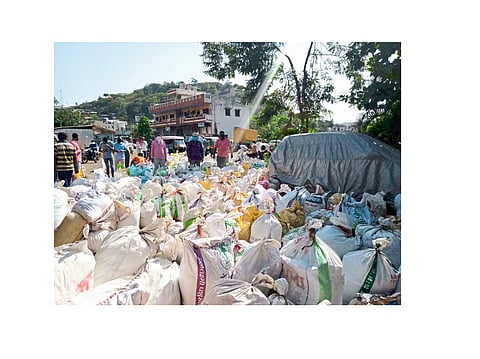 Retired Deputy Superintendent Of Police Help For Servants Kolhapur Marathi News