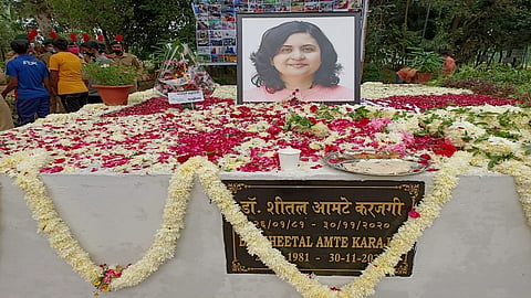 Amte family is absent on condolence meet of Doctor Shital amte