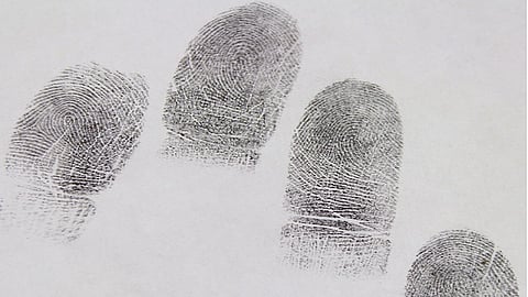 withdraw one lakh by giving fake finger prints of a dead man
