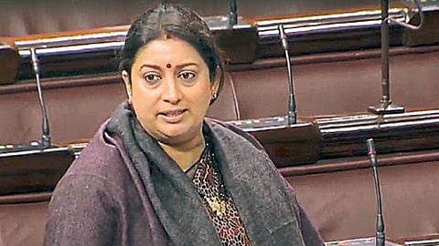 नवी दिल्ली - राज्यसभेत बोलताना केंद्रीय मंत्री स्मृती इराणी.
