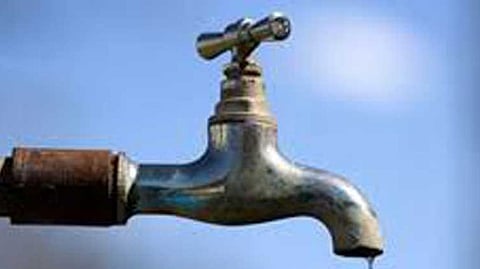 water is being supplied at low pressure and in short time Nashik News esakal