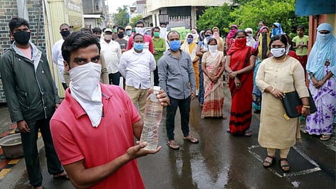 Video : थेरगावात अशुद्ध पाण्यामुळे घरोघरी आजारी; पाणीपुरवठा विभागावर नागरिक संतापले