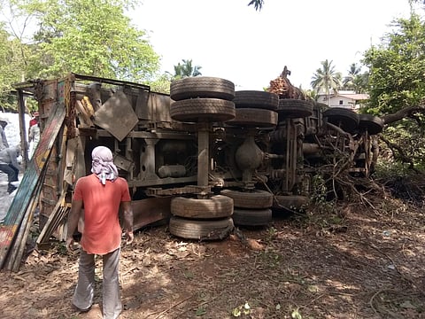Truck accident because of overturns at Bhatye ratnagiri