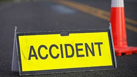 accident of tempo and two wheeler in rajapur area one person dead