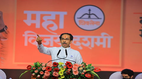 "गाय म्हणजे माता आणि पलिकडे जाऊन खाता" हिंदुत्त्वाच्या मुद्द्यावरून उद्धव ठाकरेंनी घेतली शाळा