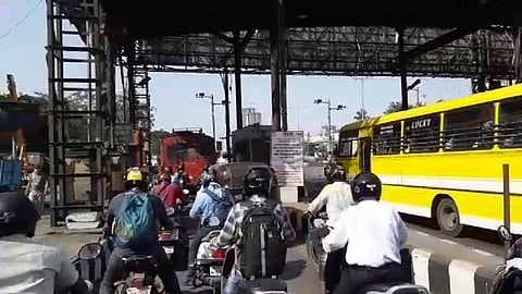 मुंबईतील लॉक डाऊन संपला काय ? हे काय, व्हिडीओ पाहा...