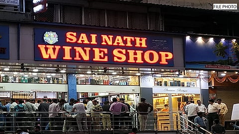 अनेक दिवसांपासूनचा सुका घसा ओला करण्यासाठी मुंबईतील तळीरामांनी केलं असं काही...