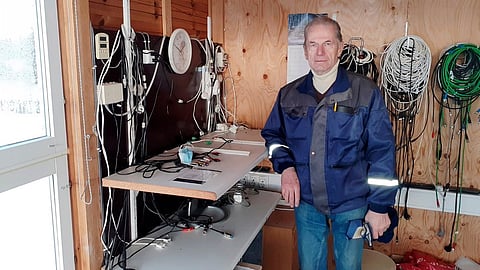Markku Pulli Riihimäen kesäradan äänimaailmaa mahdollistamassa kuvassa neljän vuoden takaa.