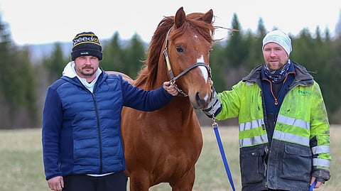Tässä on sinulle uusi Polara, oli Ilpo Kulmalan ilmoitus, kun hän toi Ypäjä Salaman Antti Tupamäen treeniin. Vasemmalla osaomistaja Santeri Mäkinen.