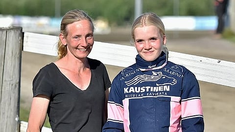 Pirjo Paavola on siirtänyt ravi-innostusta myös tyttäreensä Elina Miettuseen.