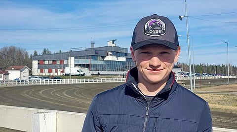 Jesper Östman pyrkii kesällä ohjastamaan mahdollisimman paljon kilpaa. Nuorukainen haluaa tehdä tulosta nopeasti.