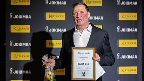 Leo Mönttisen omistama-valmentama Helmin Ville palkittiin tammikuussa Jokimaa Gaalassa Vuoden nuorena suomenhevosena.