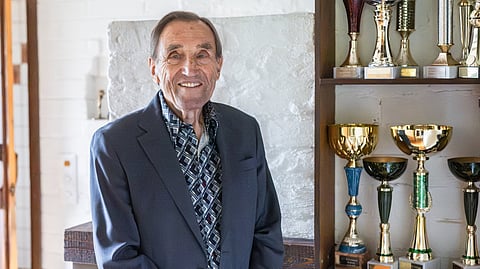 Helge Saarijärvi kotonaan Tampereella.