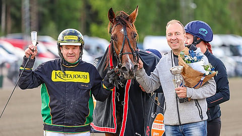 Ilkka Korpi on narutellut Ginzalla useamman hienon voiton, joista arvokkain on kolmevuotiaiden tammojen Kasvattajakruunu Turusta.