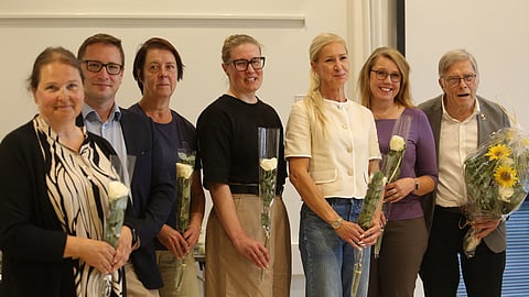 SRL:n uusi hallitus on nyt yhtä jäsentä pienempi. Kuvassa vasemmalta Päivi Savilahti-Bäckman, Niklas Närhinen, Minna Leppänen, Mariina Hallikainen, Sonja Lesch ja Merja Alastalo sekä kunniapuheenjohtajaksi nimitetty Jukka-Pekka Leskinen.