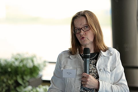 Sisäministeriön kansliapäällikkö Päivi Nerg kertoo keskiviikon Hevosurheilussa, miten peliyhtiöiden yhdistämisprosessi etenee.
