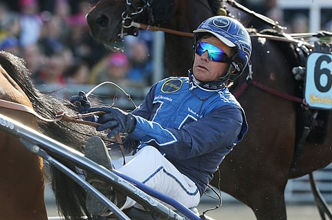 Tuomas Korvenojan Laxvikens Amiralilla on viiden hevosen lähdössä sopiva tehtävä. Kuva: Jarno Unkuri