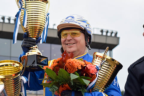 Veijo Heiskanen Derbyn voittajaseremonioissa Vermon T76 raveissa. Kuva: Roosa Lindholm.