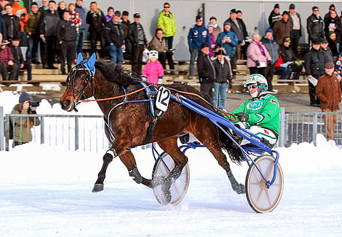 Ari Moilasen ajama Ice Wine lensi Joensuun radan loppusuoraa selvästi parasta vauhtia.