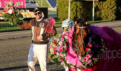 Siitä nyt kiistellään, tiesikö Daniel Redén millaiseen hornankattillan joutuu Elitloppet-voiton jälkeen. Kuva: HU arkisto