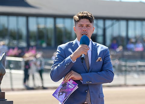 Lauri Hyvönen aloittaa Loviisan maanantairavit kaviouran puolelta ja kiirehtii sitten selostamaan loppulähdöt.