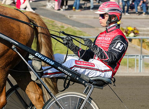 Santtu Raitala ohjasti kumpaakin Anu Paavolan valmennettavaa.